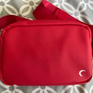 Chili red ZYIA crossbody bag